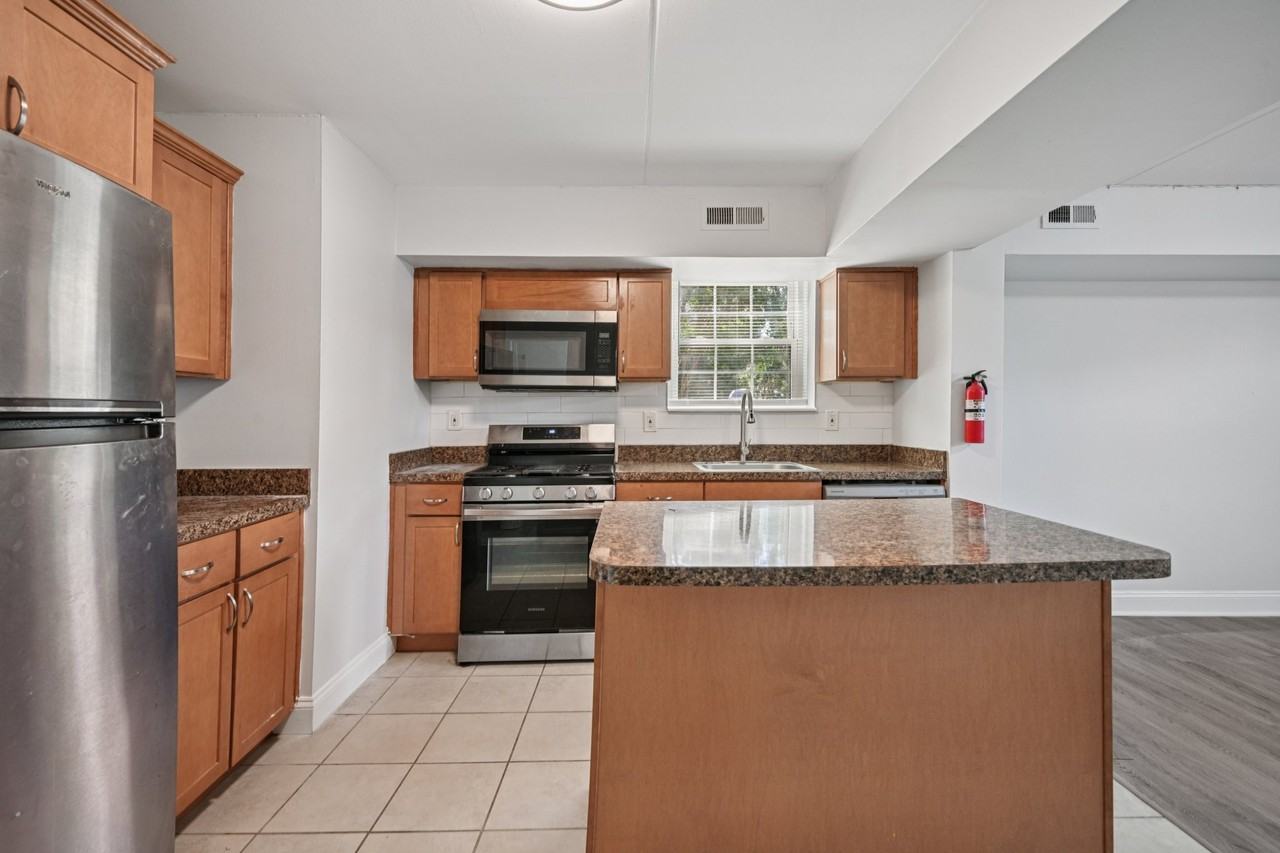 Stone Hill Apartments - Photo 6 of 45