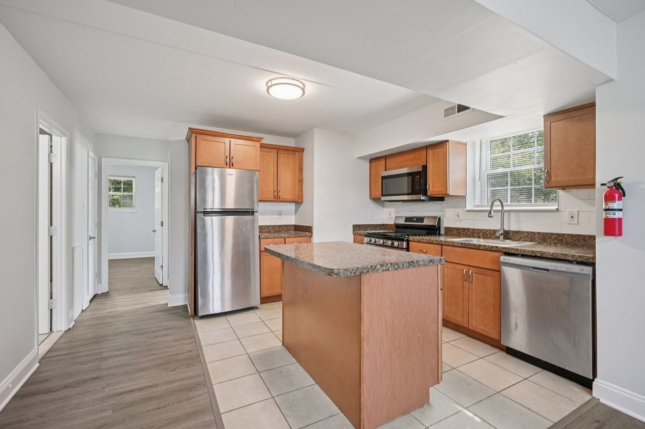 Stone Hill Apartments - Photo 7 of 45