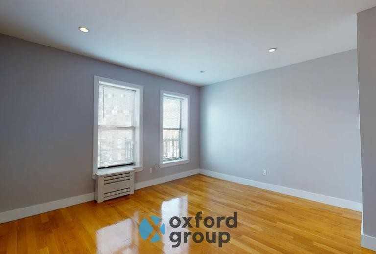 310 E 75th St - Photo 3 of 6