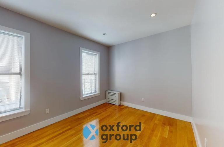 310 E 75th St - Photo 4 of 6