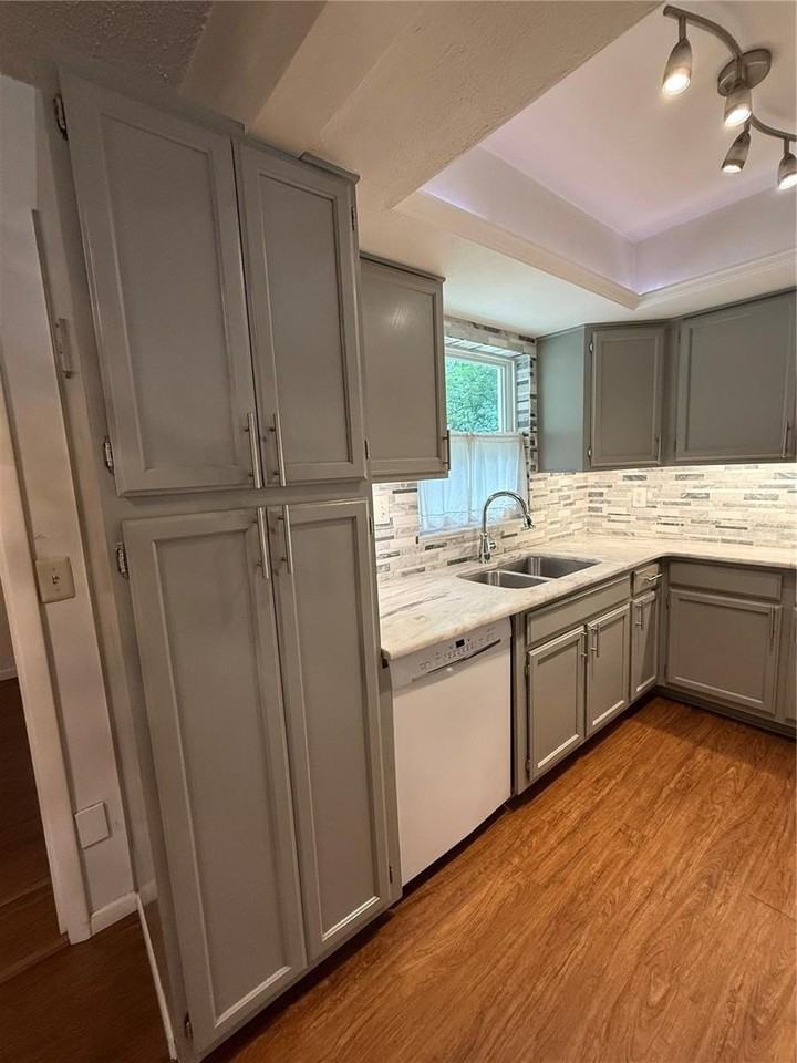 176 Ronnie Dr - Photo 3 of 13