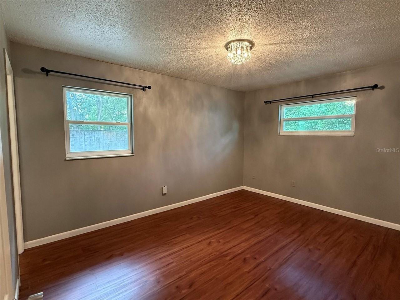 176 Ronnie Dr - Photo 5 of 13
