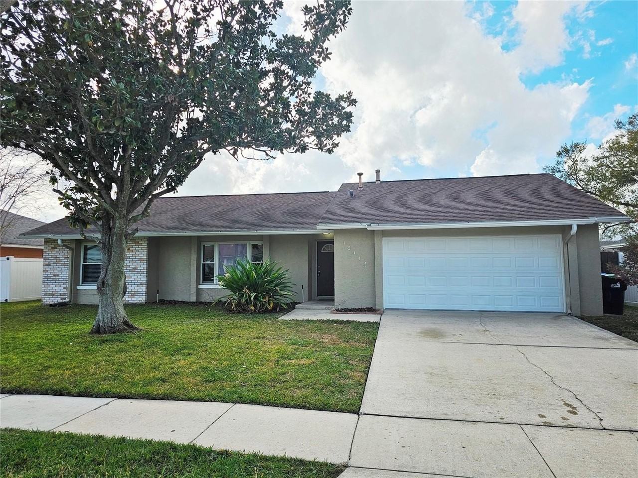 12112 Rotuma St - Photo 2 of 32