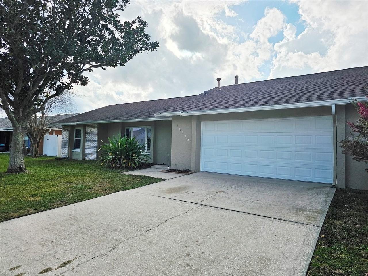 12112 Rotuma St - Photo 3 of 32
