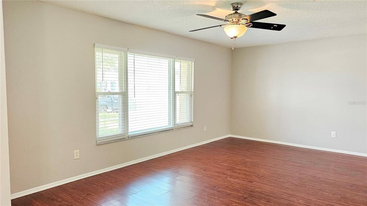 12112 Rotuma St - Photo 4 of 32