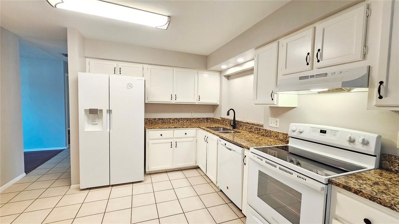 12112 Rotuma St - Photo 7 of 32