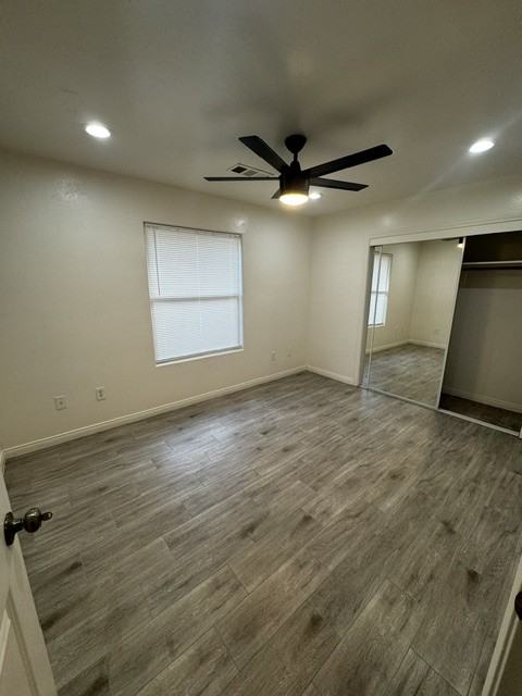 1000 30th St #B - Photo 3 of 7
