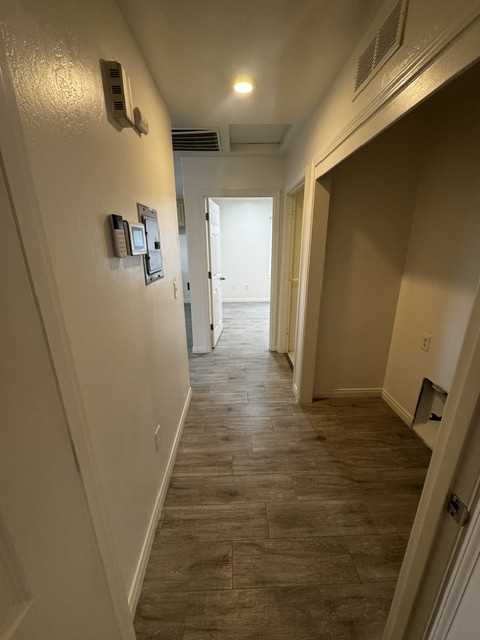 1000 30th St #B - Photo 4 of 7