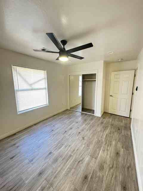 1000 30th St #B - Photo 5 of 7