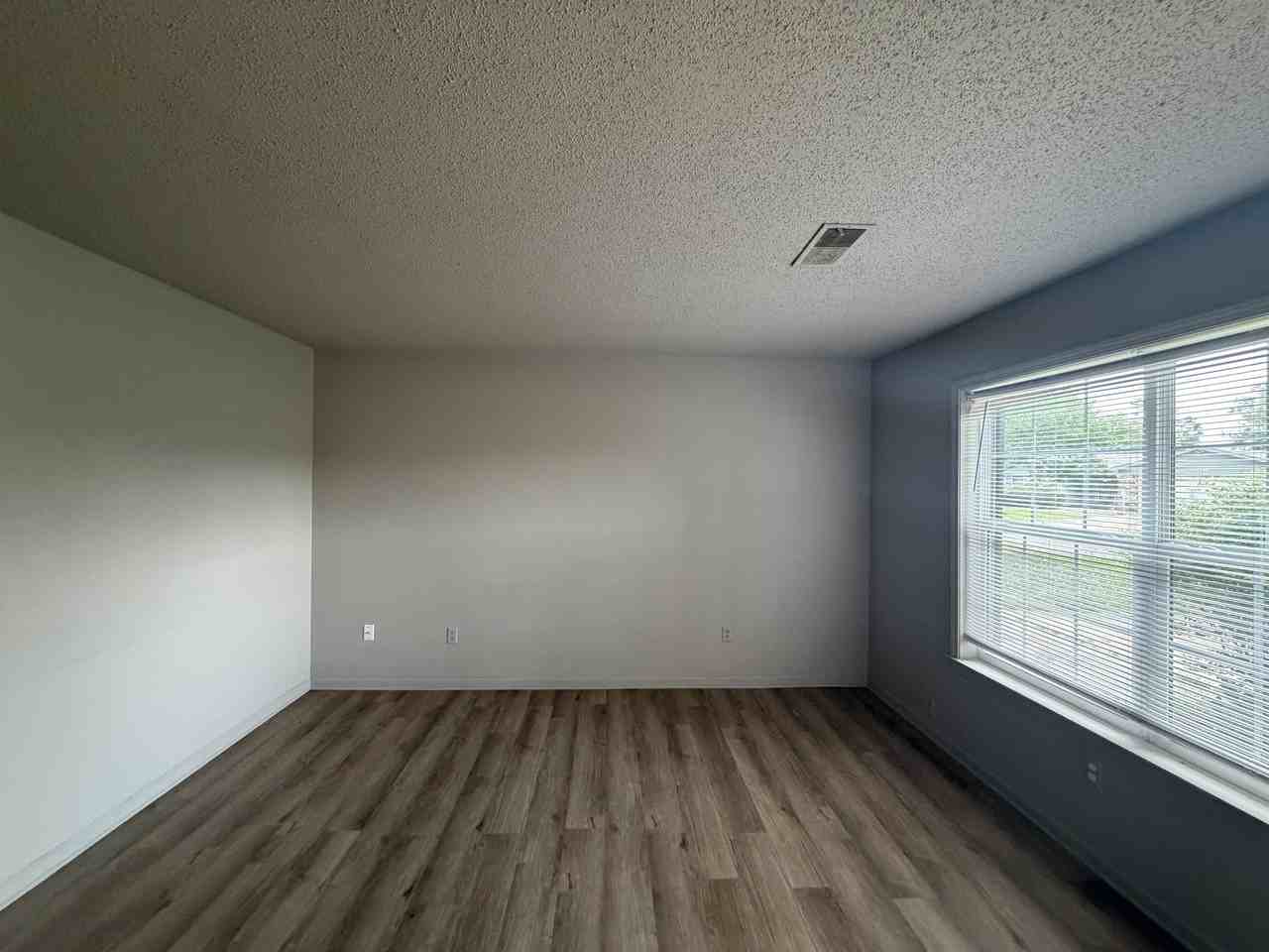 905 Maple Dr #1 - Photo 5 of 18