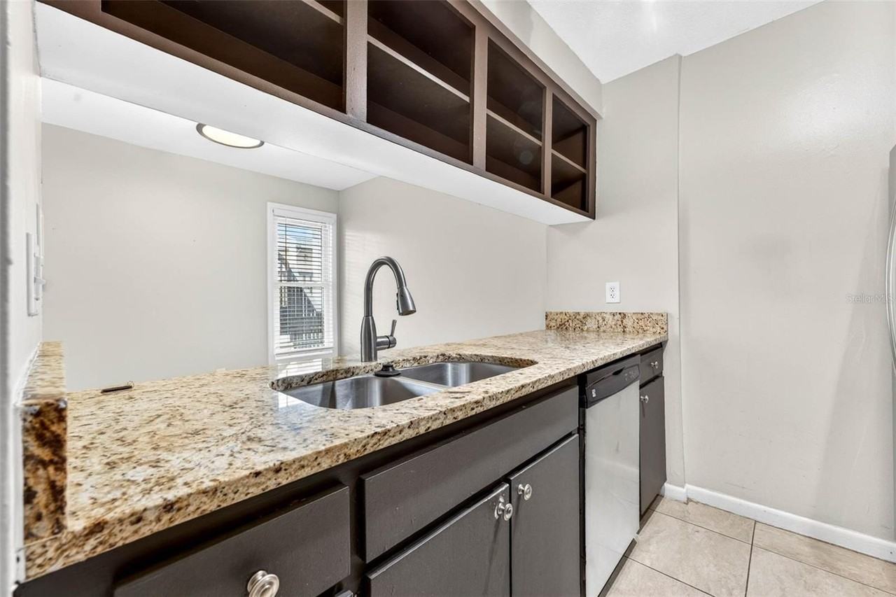527 S Lincoln Ave #A104 - Photo 3 of 14