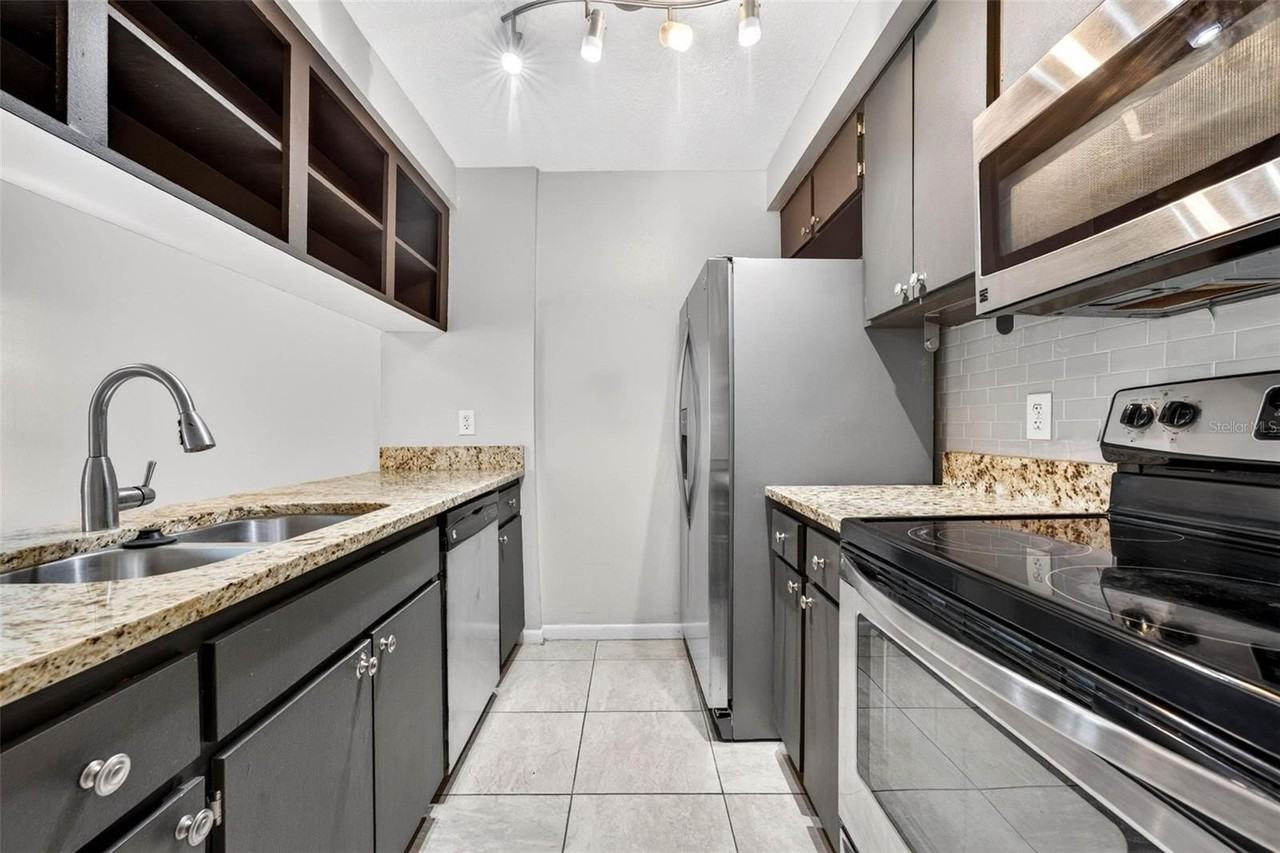 527 S Lincoln Ave #A104 - Photo 4 of 14