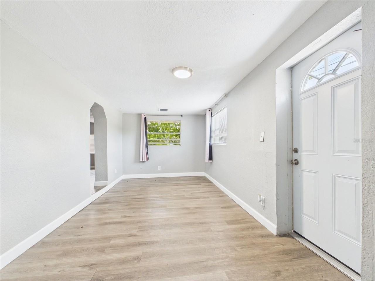 605 S Disston Ave - Photo 5 of 23
