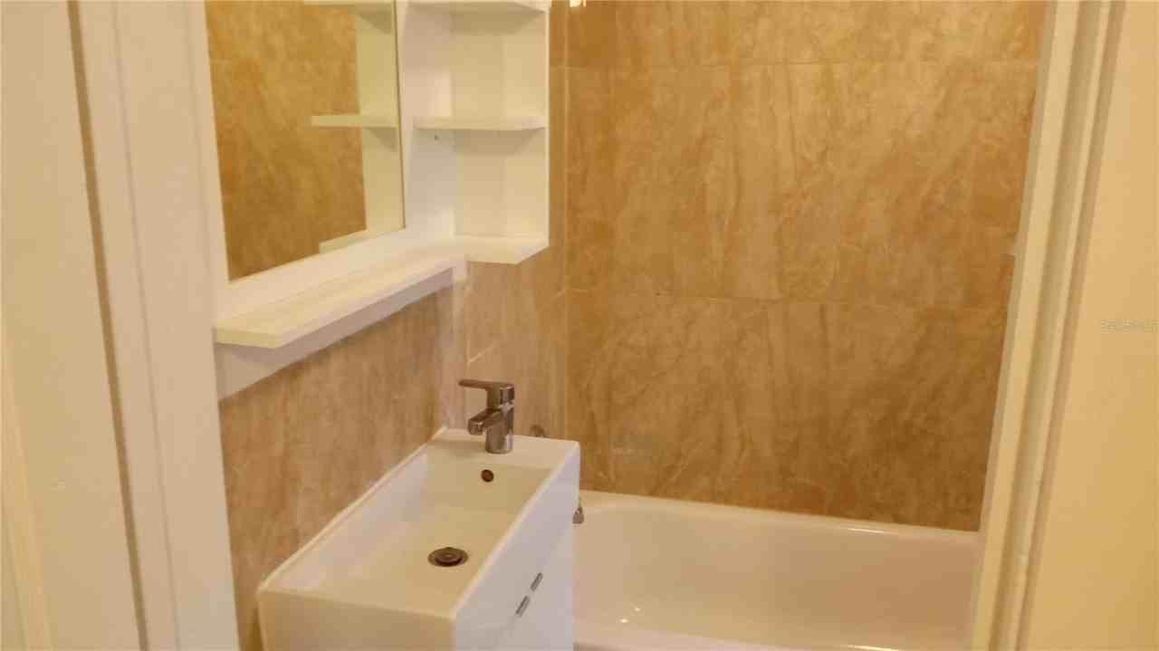 316 11th Ave Ne - Photo 7 of 8