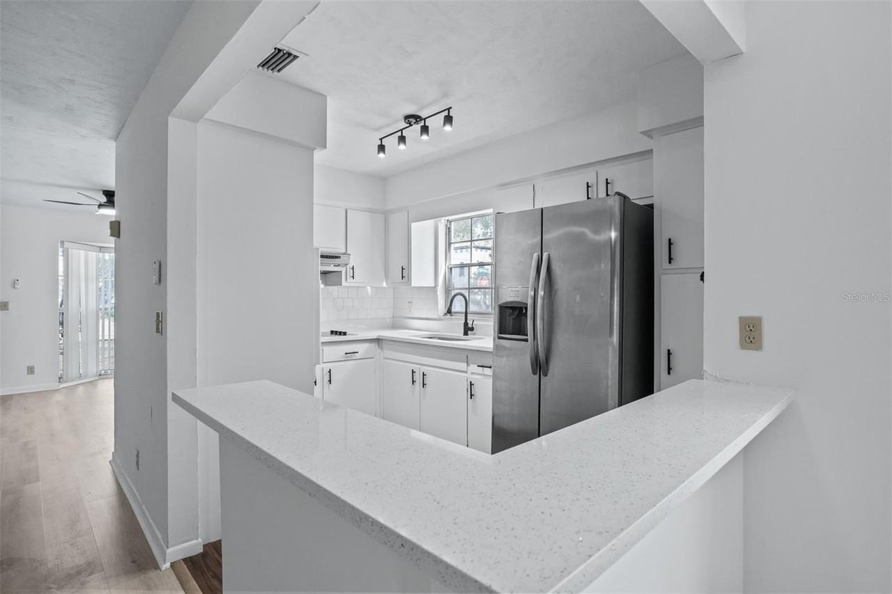 812 W Warren Ave - Photo 4 of 14