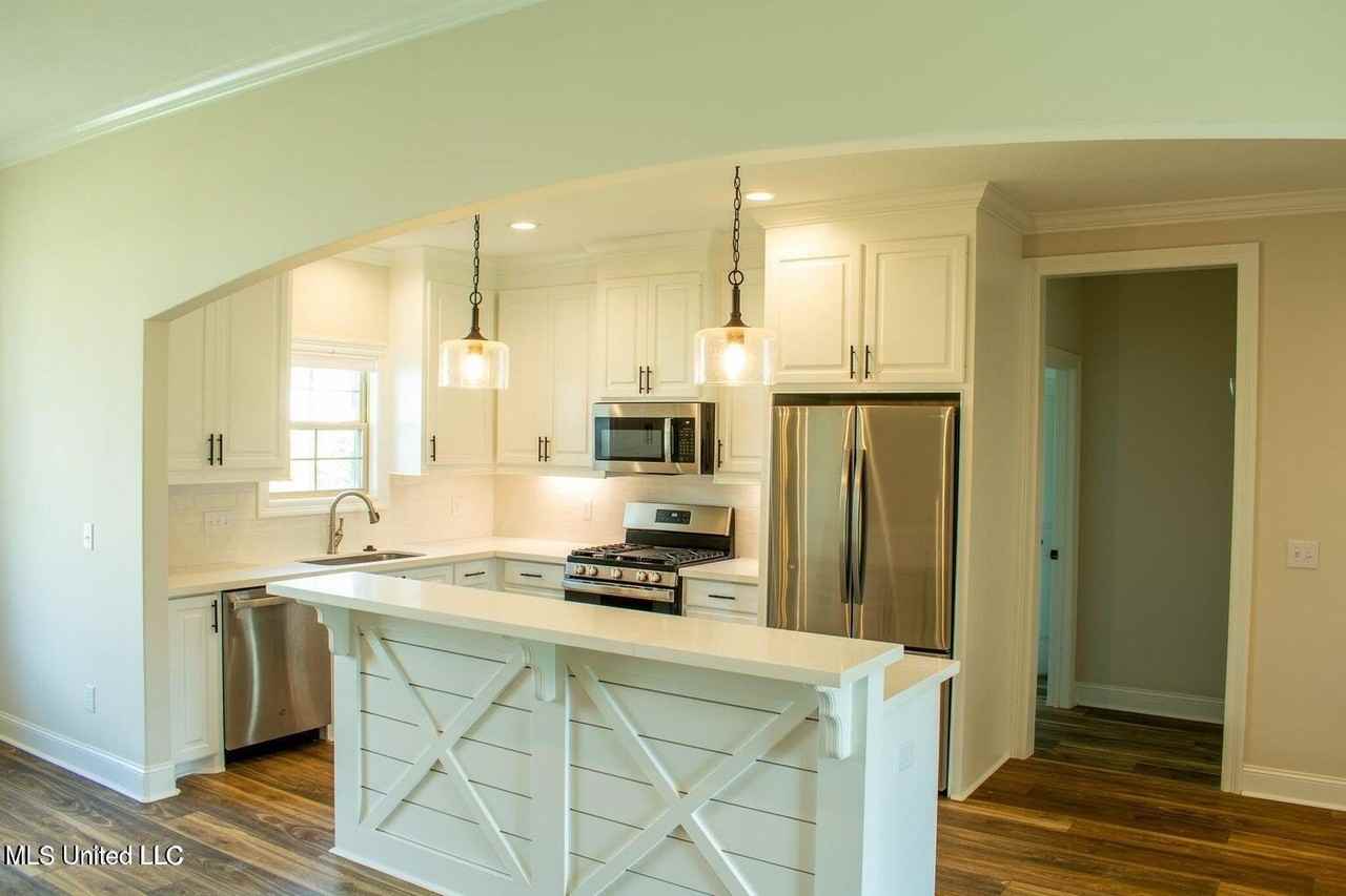 231 Buttonwood Ln - Photo 3 of 20