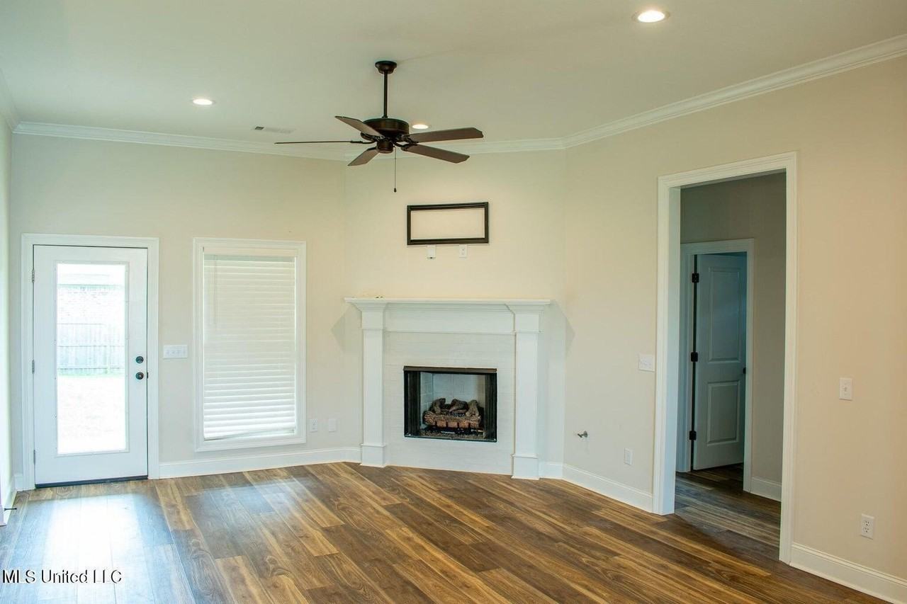 231 Buttonwood Ln - Photo 7 of 20