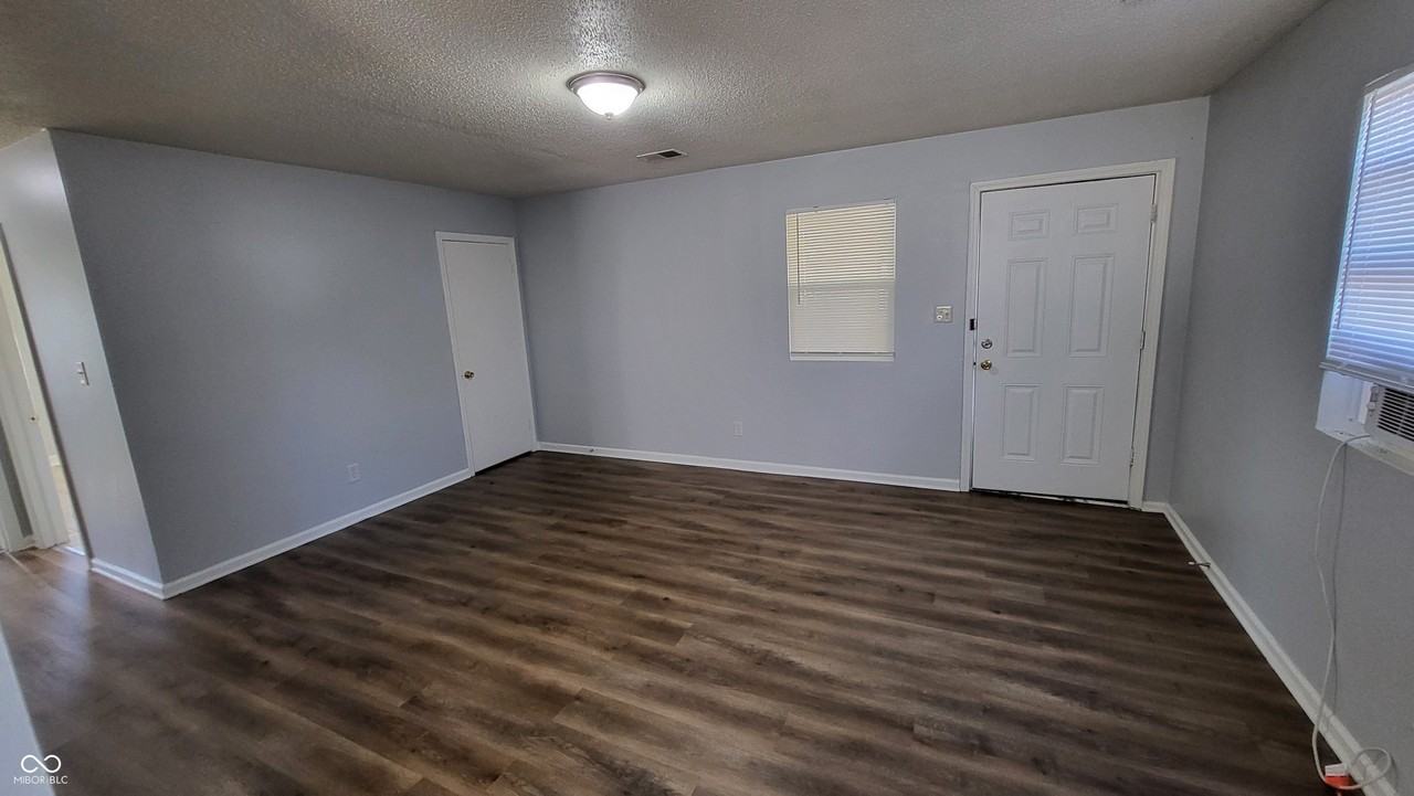6149 Commodore Dr - Photo 3 of 13