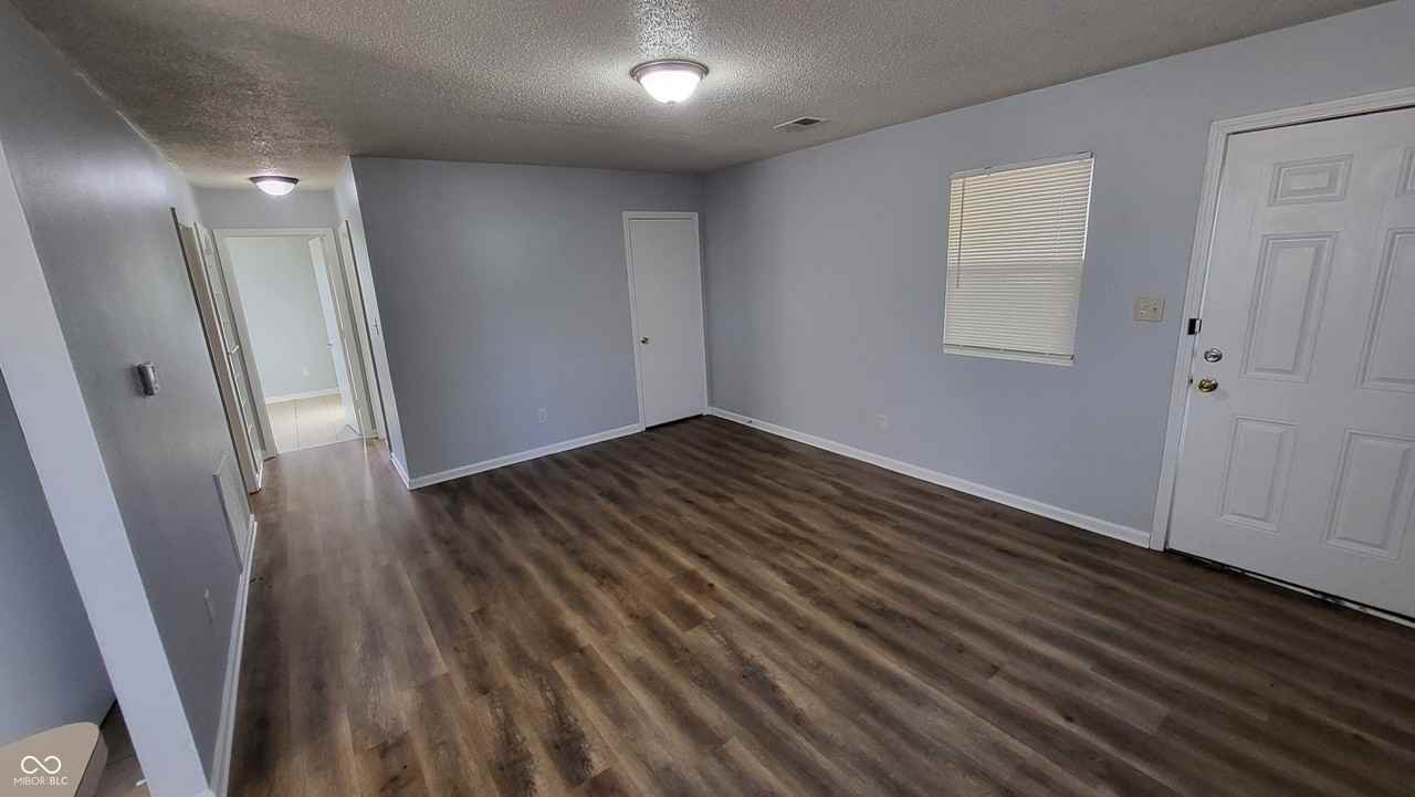 6149 Commodore Dr - Photo 4 of 13