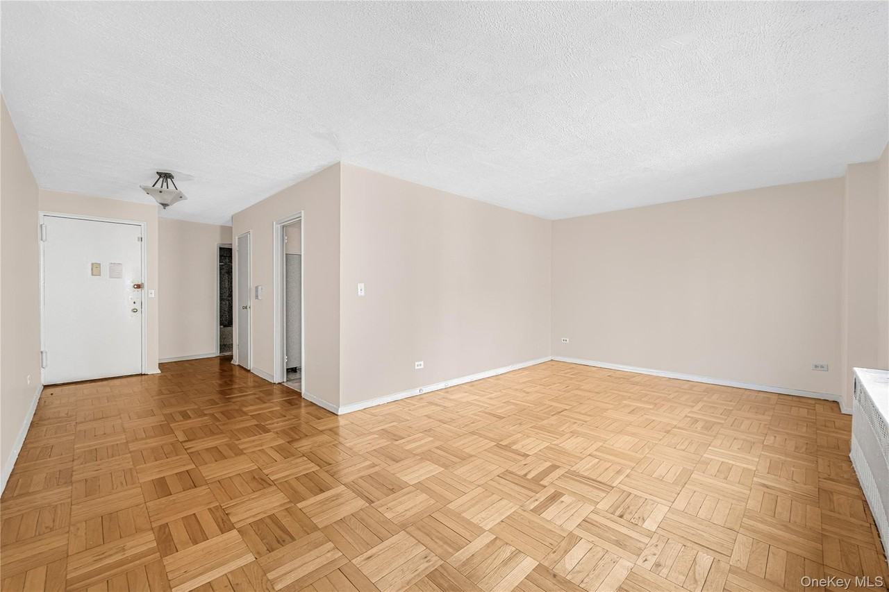 2835 Webb Ave #3A - Photo 2 of 12