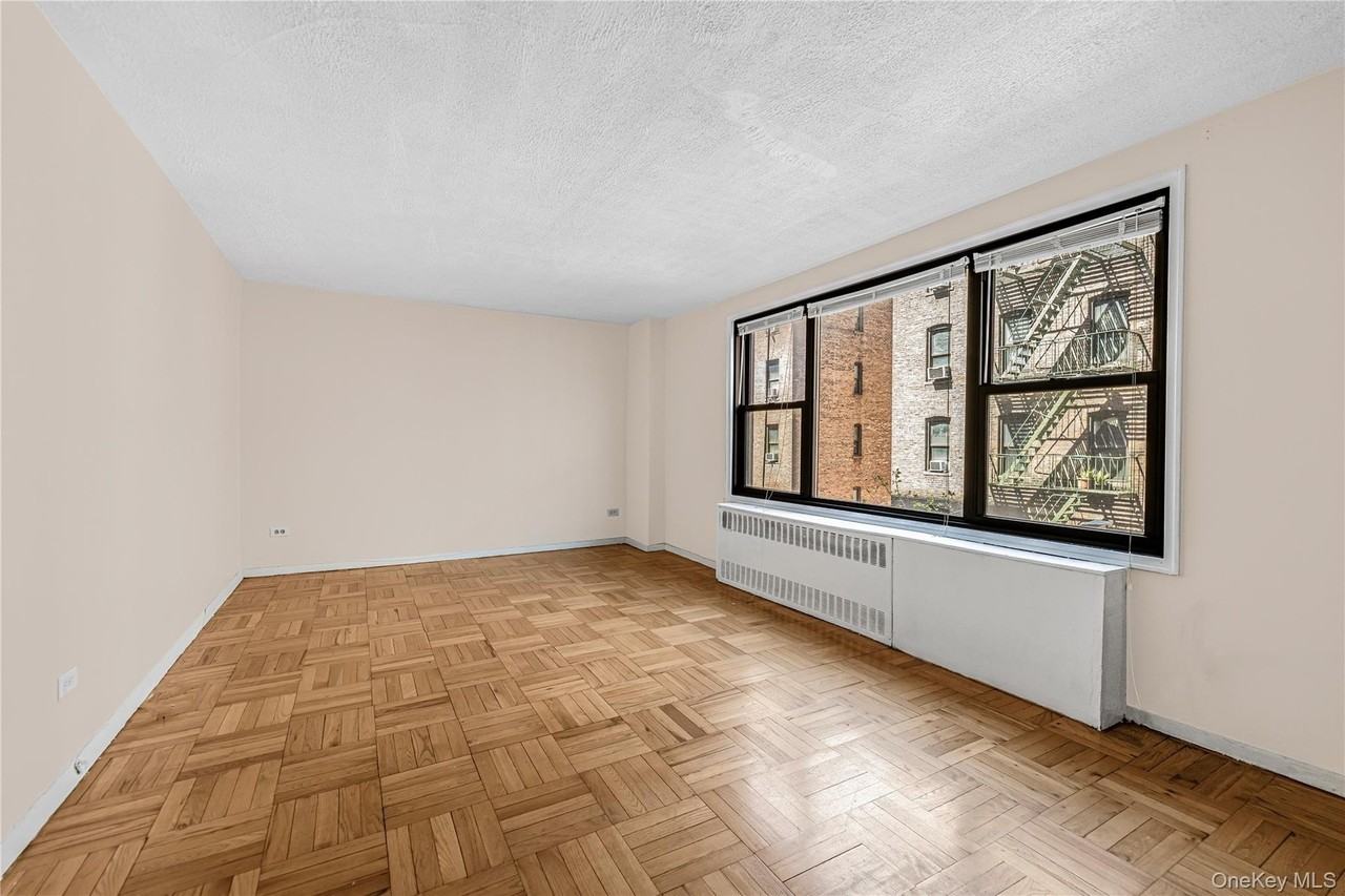 2835 Webb Ave #3A - Photo 3 of 12
