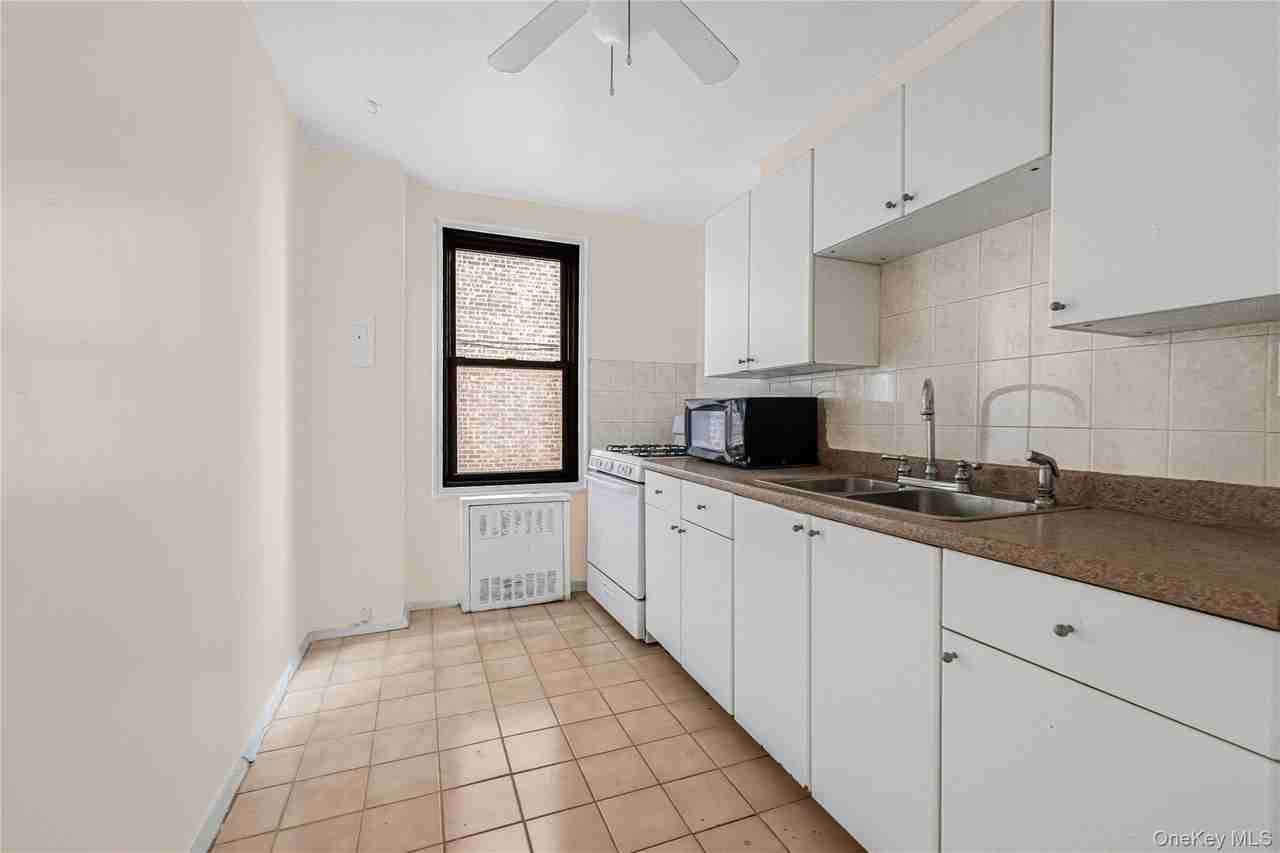 2835 Webb Ave #3A - Photo 5 of 12