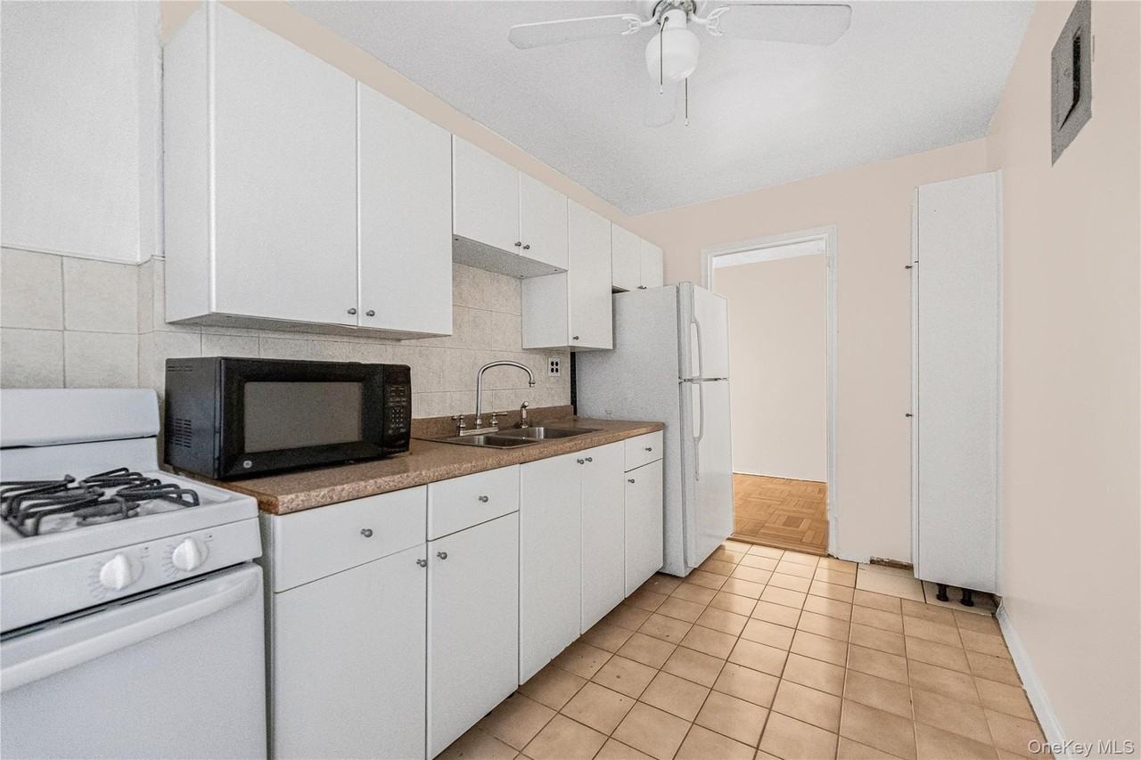 2835 Webb Ave #3A - Photo 6 of 12