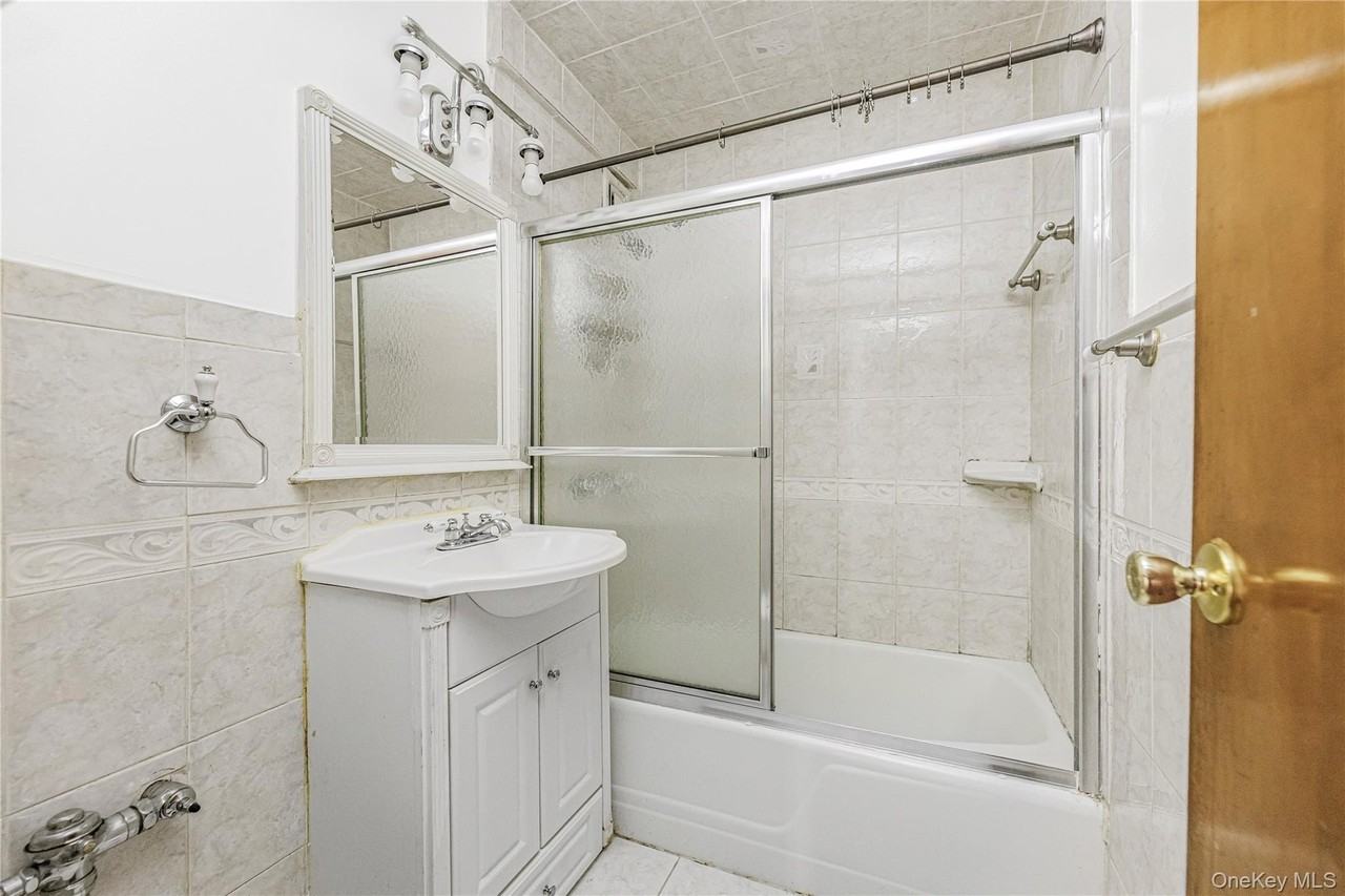 2835 Webb Ave #3A - Photo 7 of 12