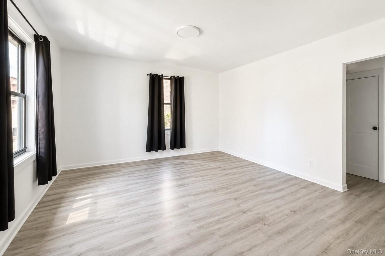16810 Crocheron Ave #1A - Photo 7 of 11