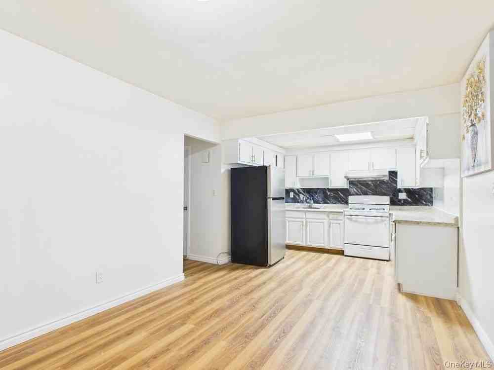 10124 78th St - Photo 6 of 11