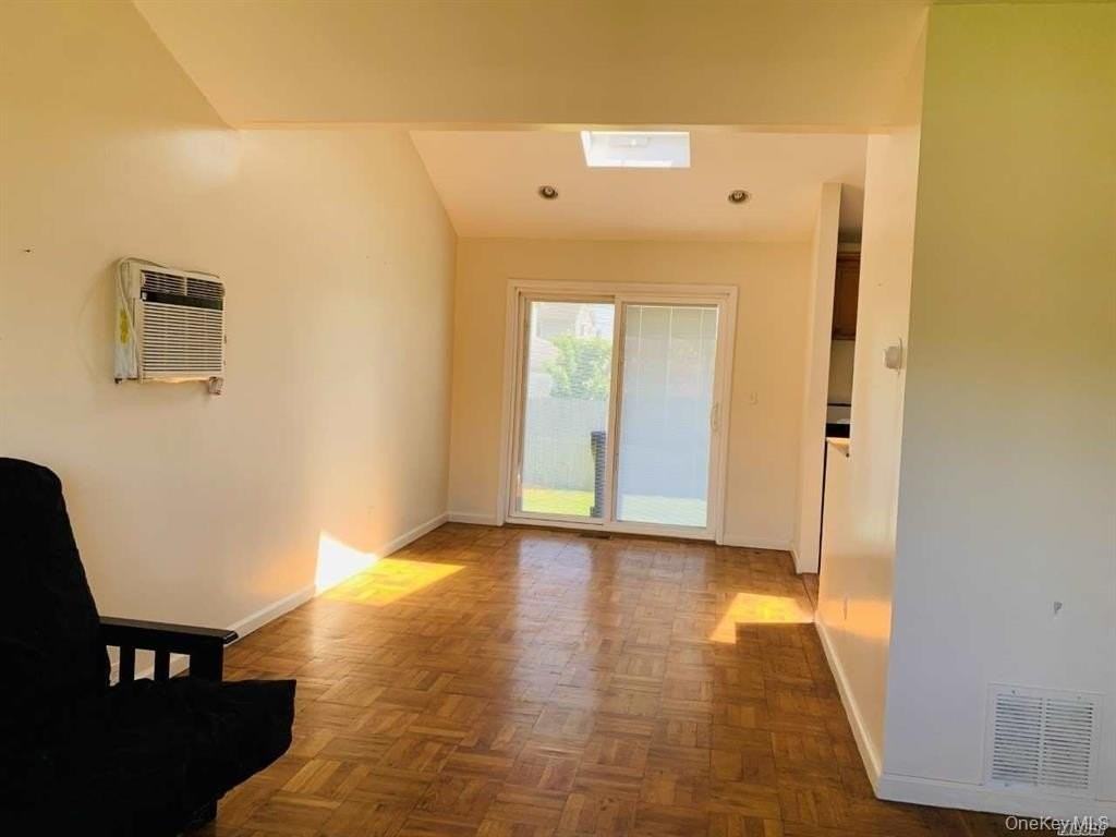 4 Willow Pl - Photo 4 of 15