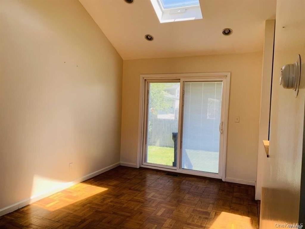4 Willow Pl - Photo 5 of 15