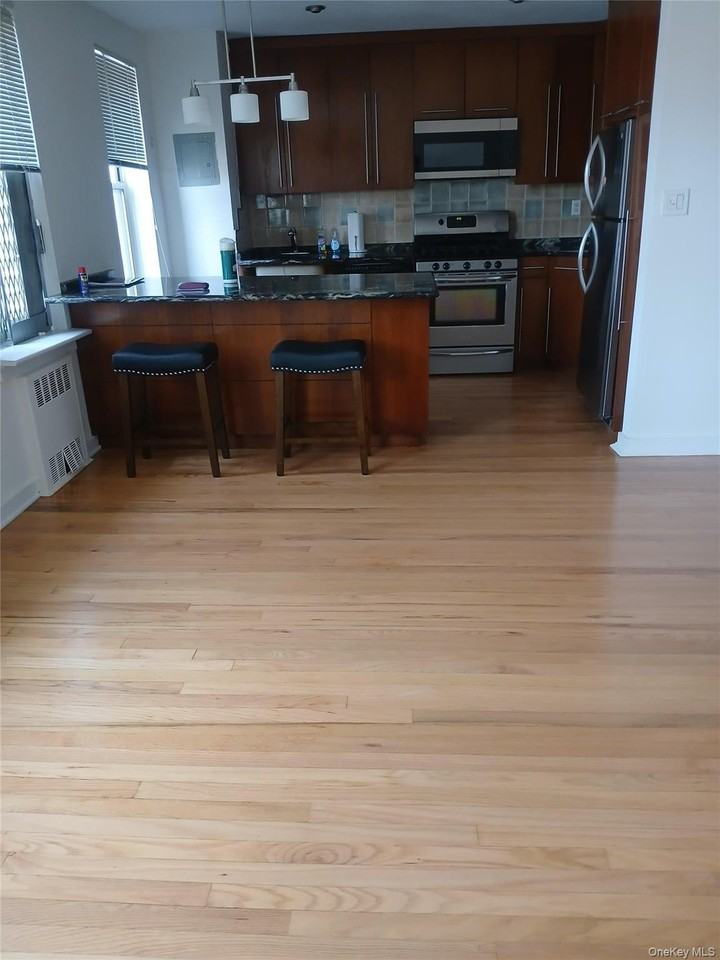10533 66th Ave #6G - Photo 4 of 10