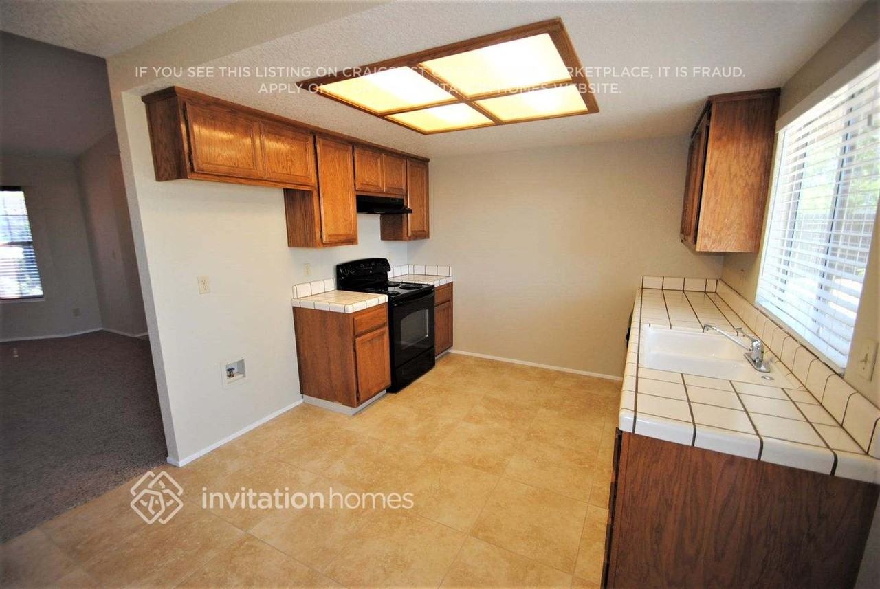 4212 Deaton Dr - Photo 3 of 10