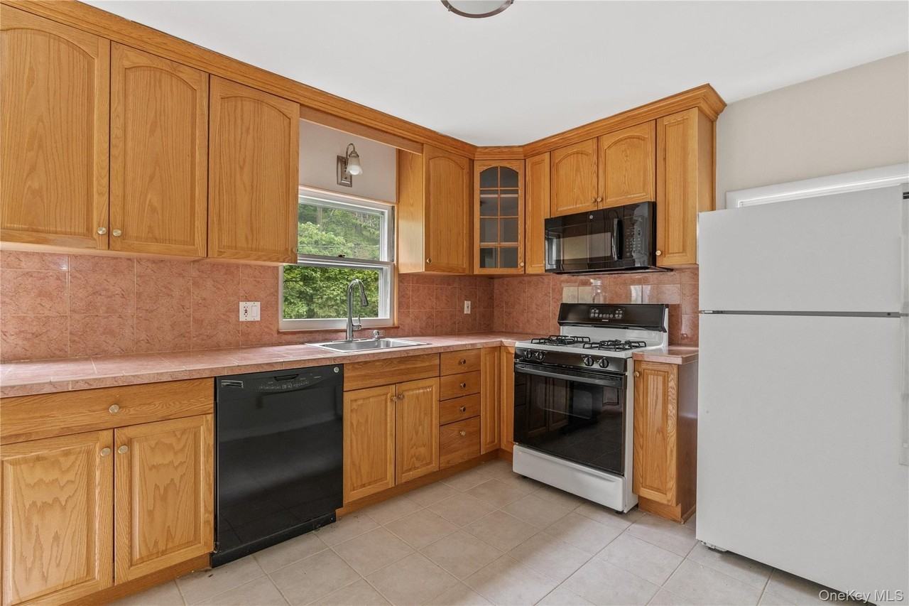 102 Broadway - Photo 4 of 13