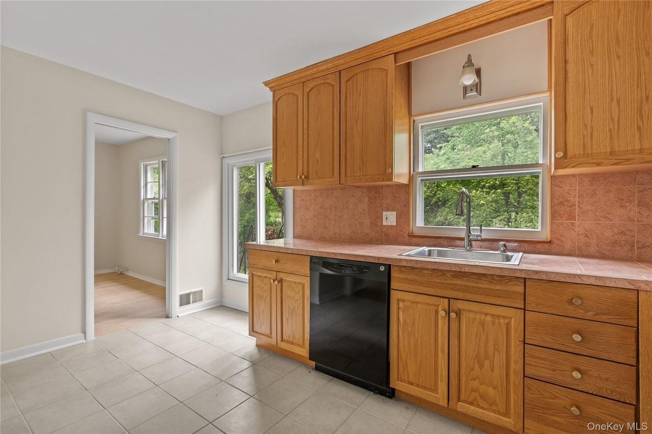 102 Broadway - Photo 5 of 13