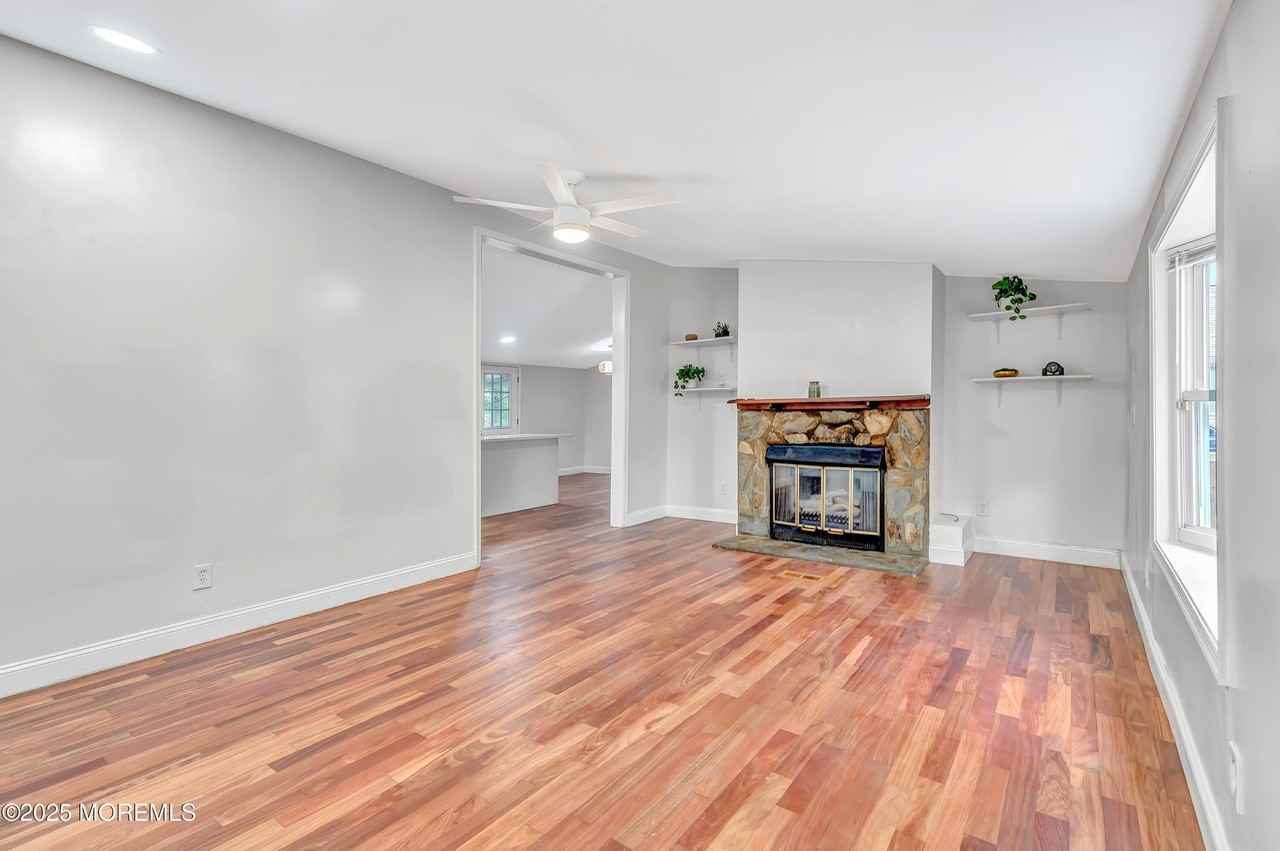 426 7th St - Photo 6 of 34