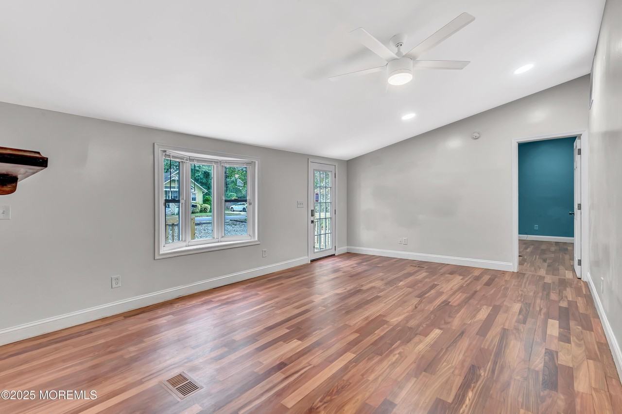 426 7th St - Photo 7 of 34