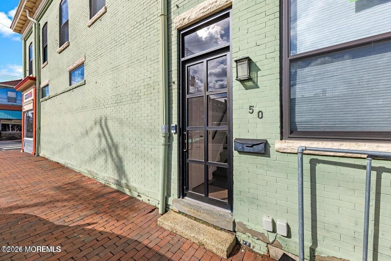 160 Monmouth St #2