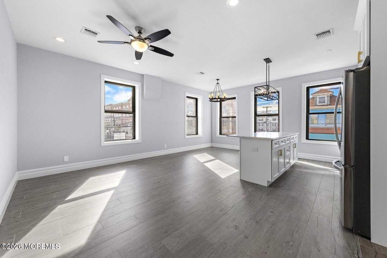 160 Monmouth St #2 - Photo 5 of 27
