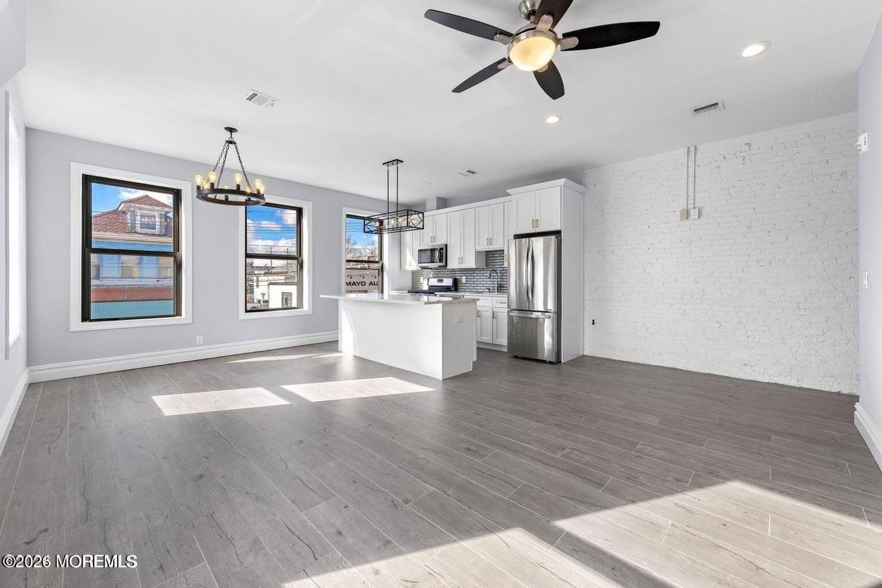 160 Monmouth St #2 - Photo 7 of 27