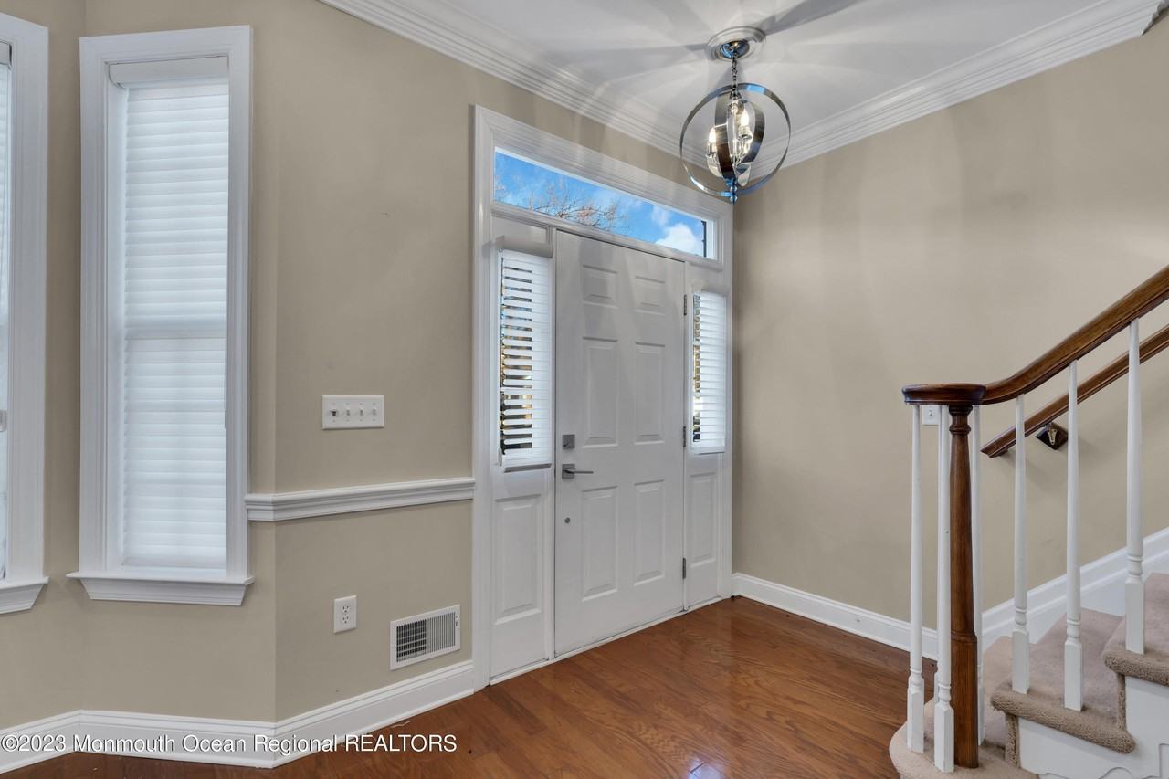 143 Shinnecock Dr - Photo 4 of 28