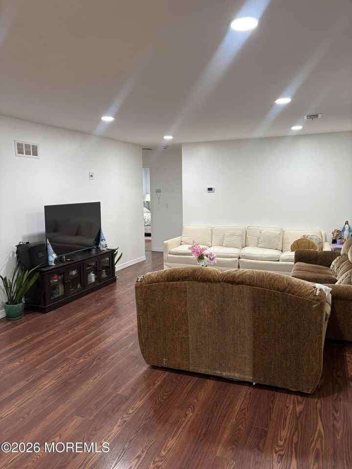 18-6 Augusta Ct - Photo 4 of 11