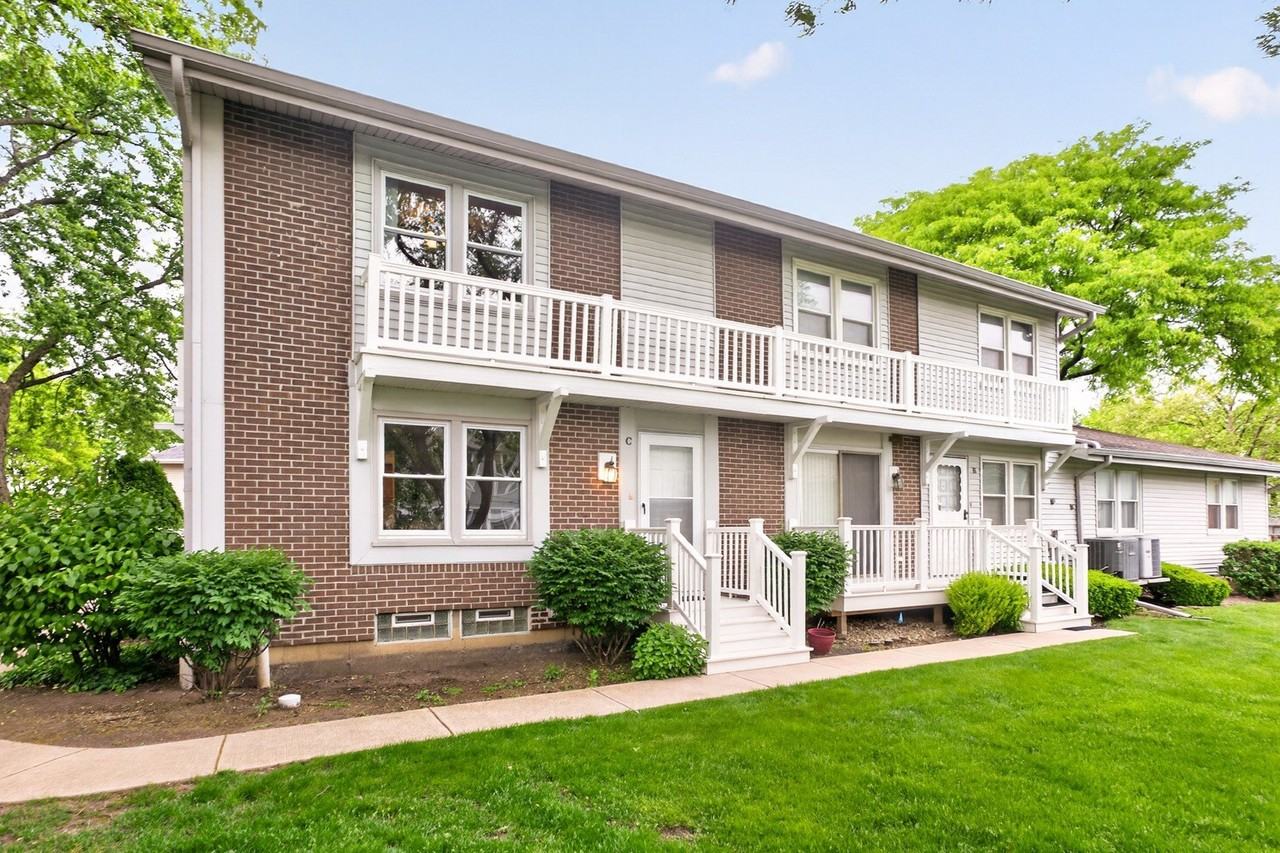 212 Amherst Ct #C - Photo 2 of 48