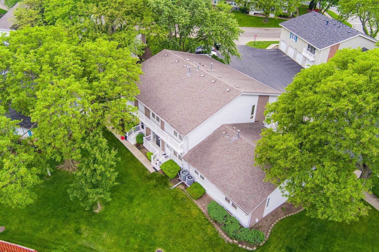212 Amherst Ct #C - Photo 3 of 48