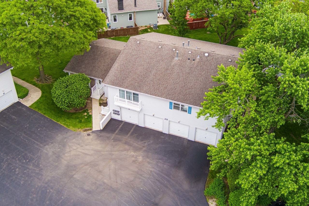 212 Amherst Ct #C - Photo 4 of 48