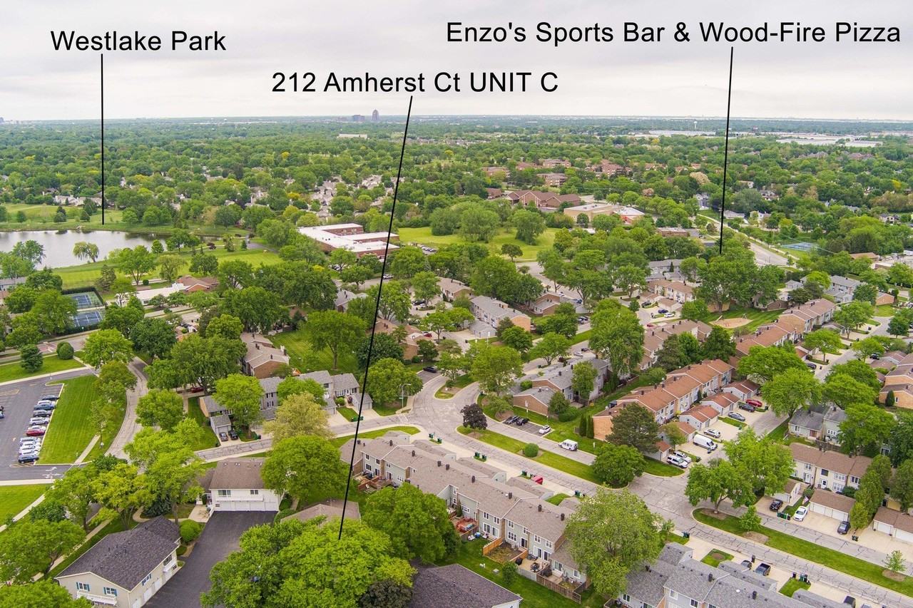 212 Amherst Ct #C - Photo 5 of 48