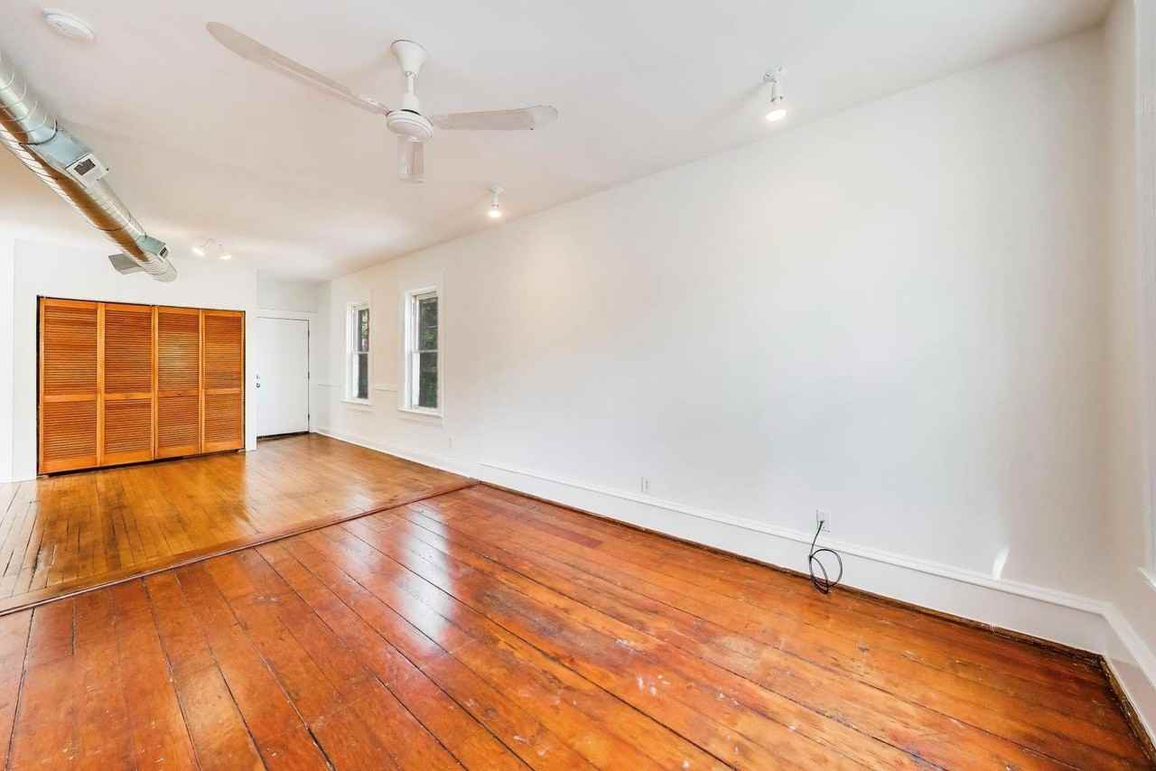 812 W 19th St #2F - Photo 3 of 19