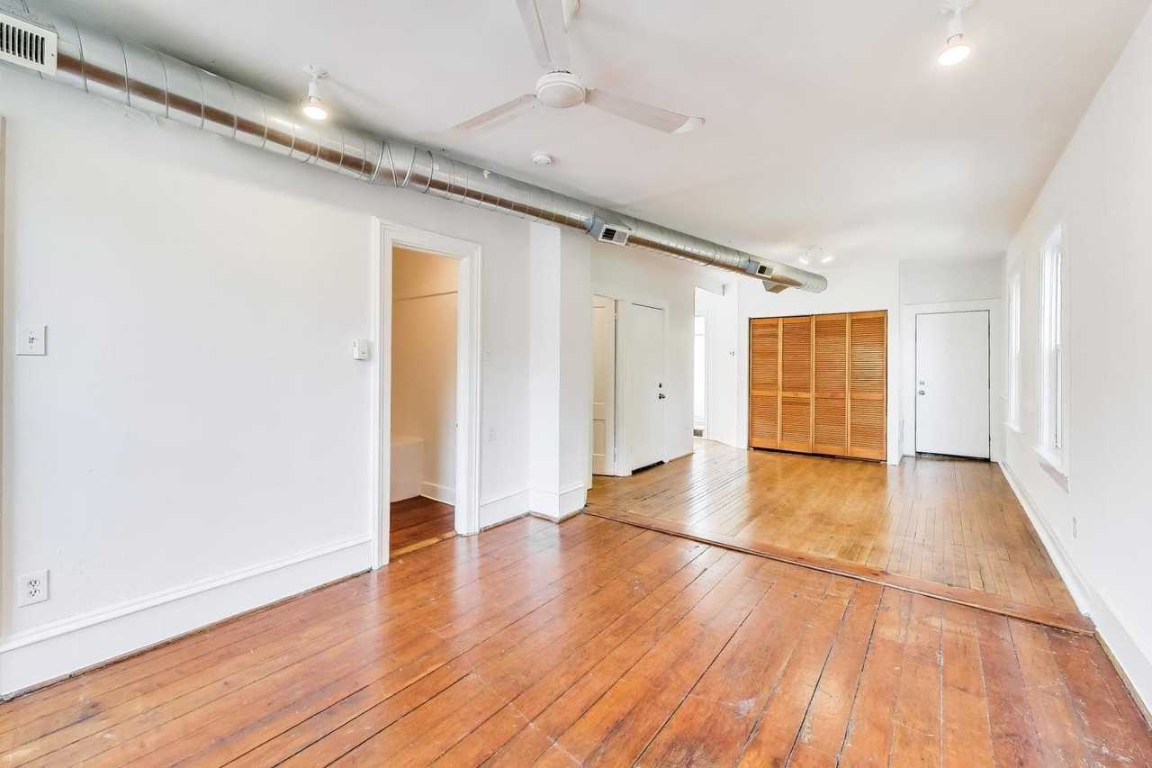 812 W 19th St #2F - Photo 4 of 19