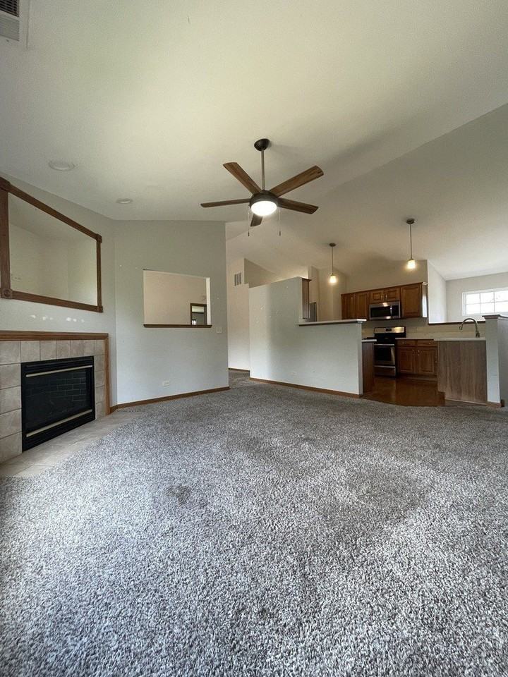3609 Roanoke Ave - Photo 5 of 19